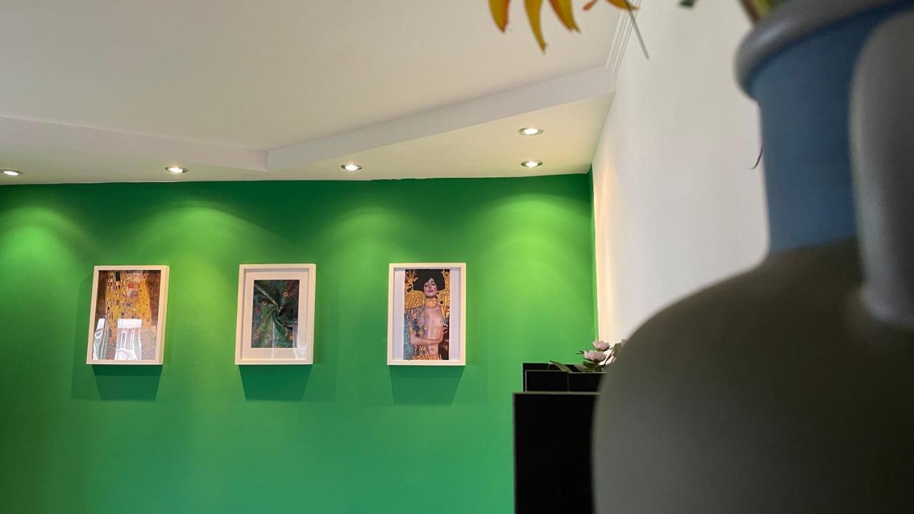 Terrace Balcony Downtown Delight Old Town Oasis City Center Universitate Square Old Town Bukares Bagian luar foto