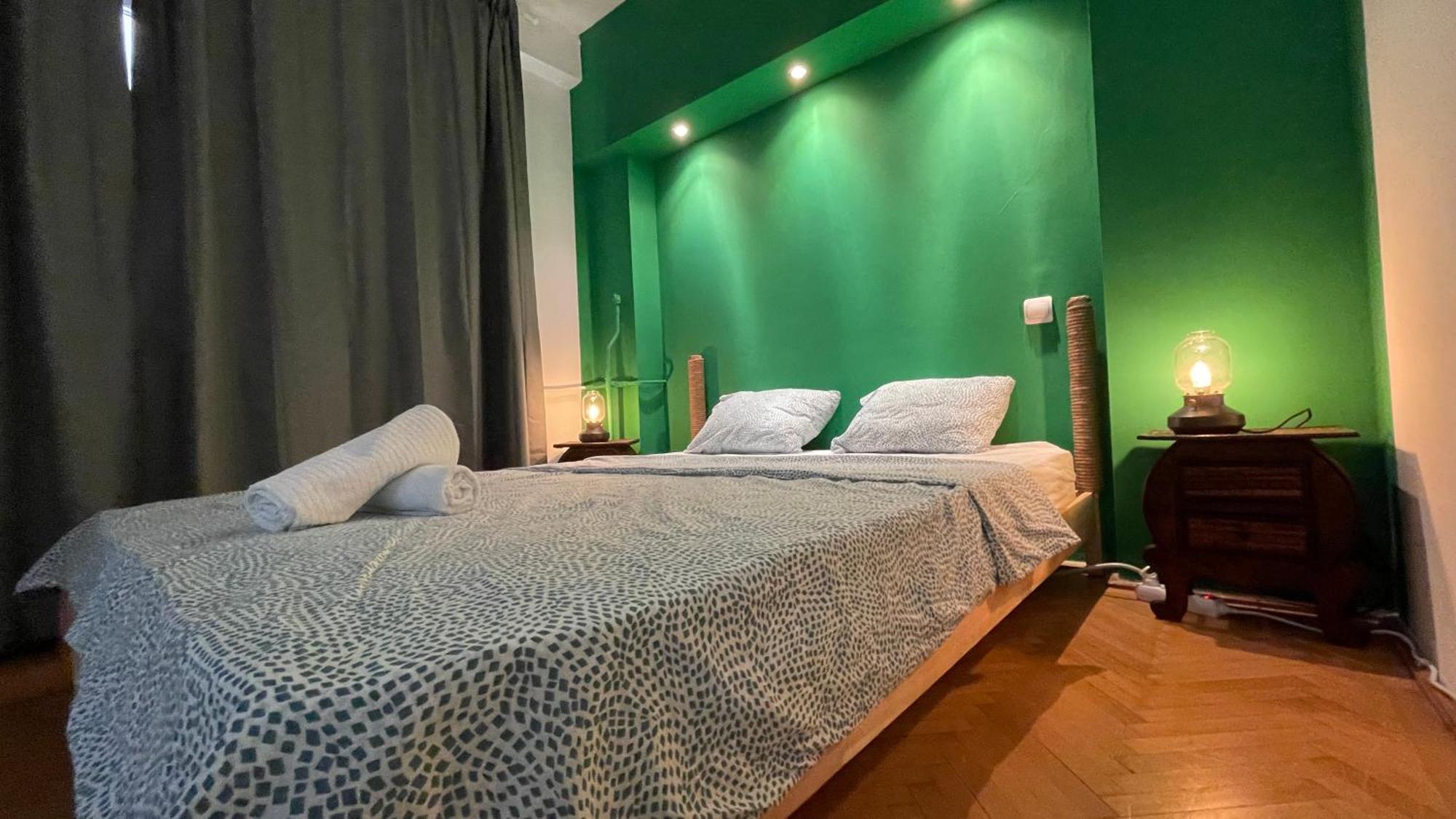 Terrace Balcony Downtown Delight Old Town Oasis City Center Universitate Square Old Town Bukares Bagian luar foto
