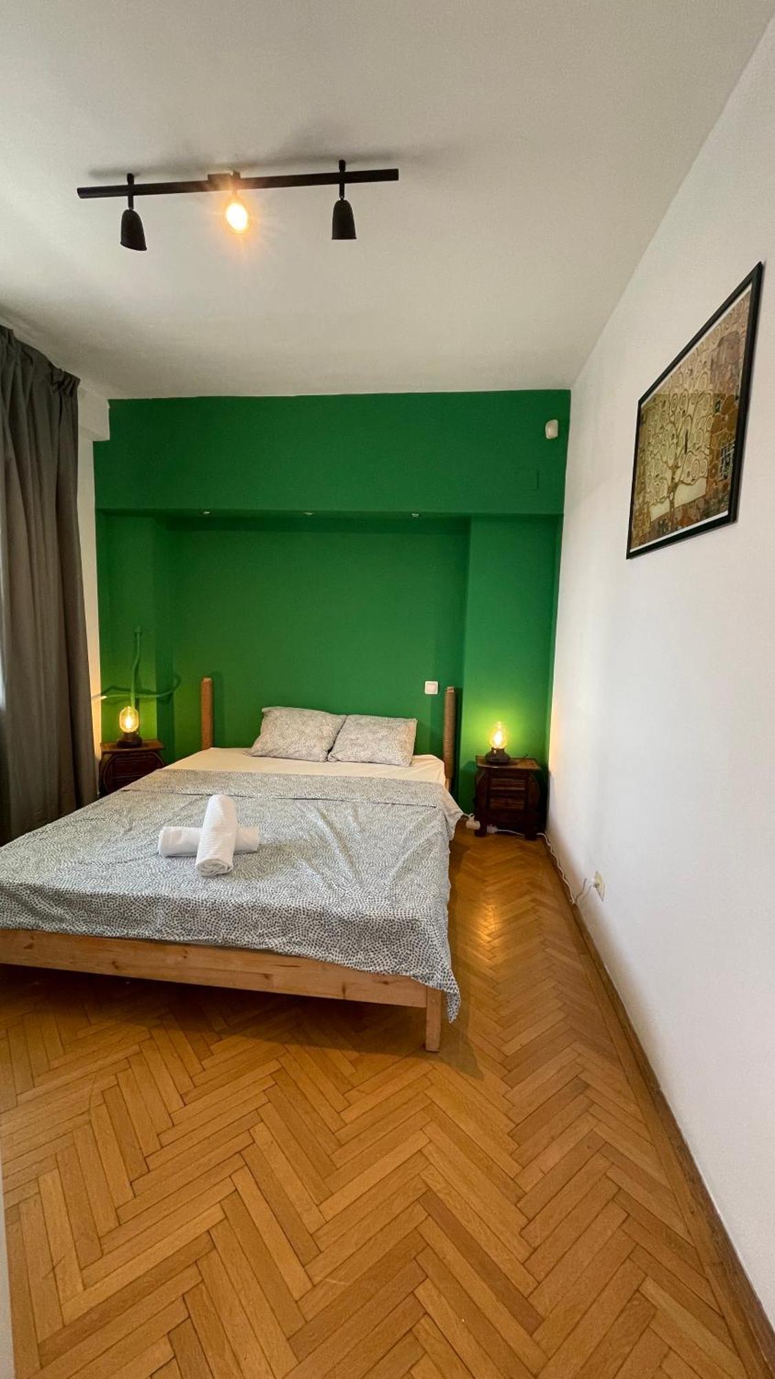 Terrace Balcony Downtown Delight Old Town Oasis City Center Universitate Square Old Town Bukares Bagian luar foto