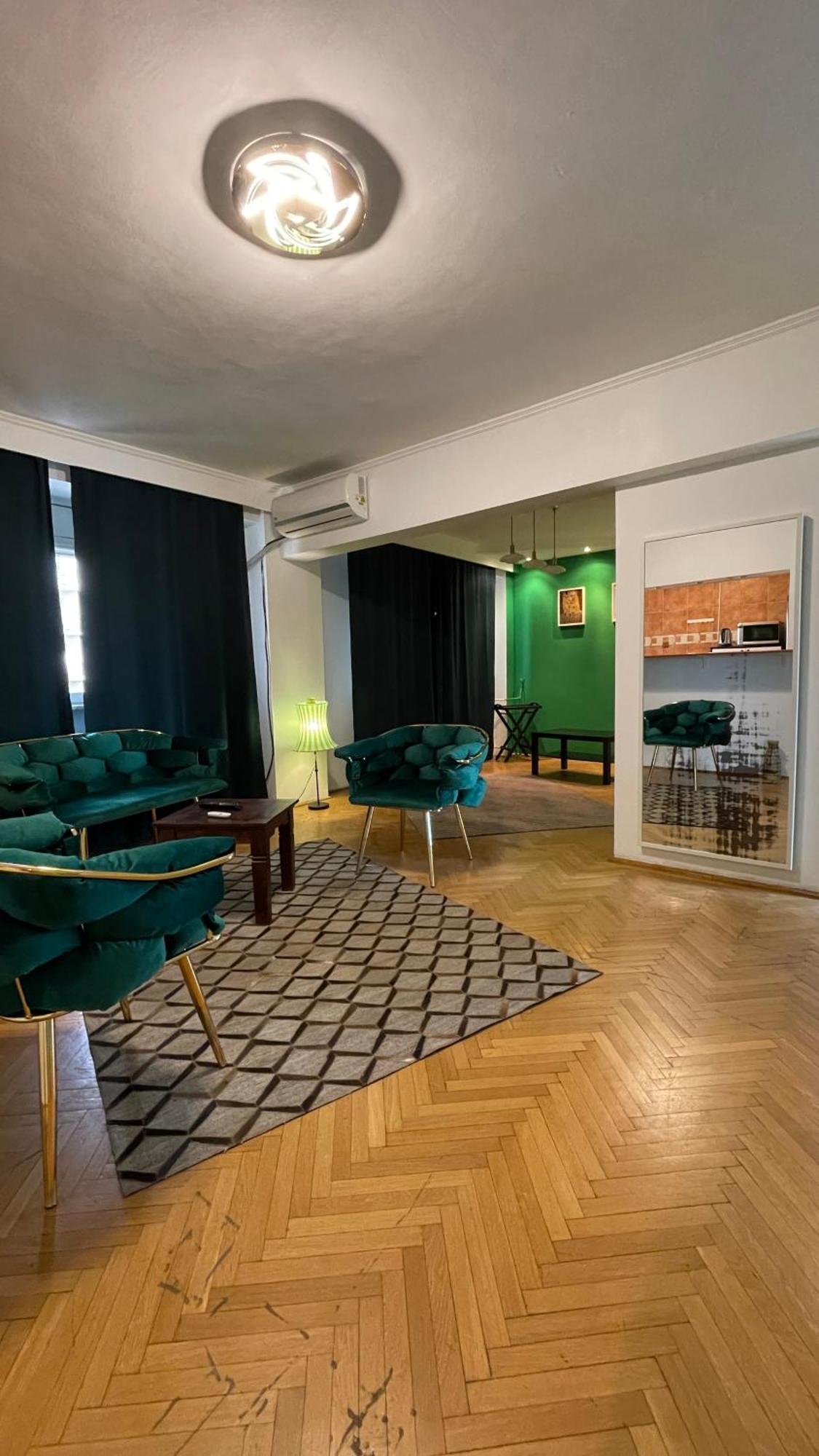 Terrace Balcony Downtown Delight Old Town Oasis City Center Universitate Square Old Town Bukares Bagian luar foto